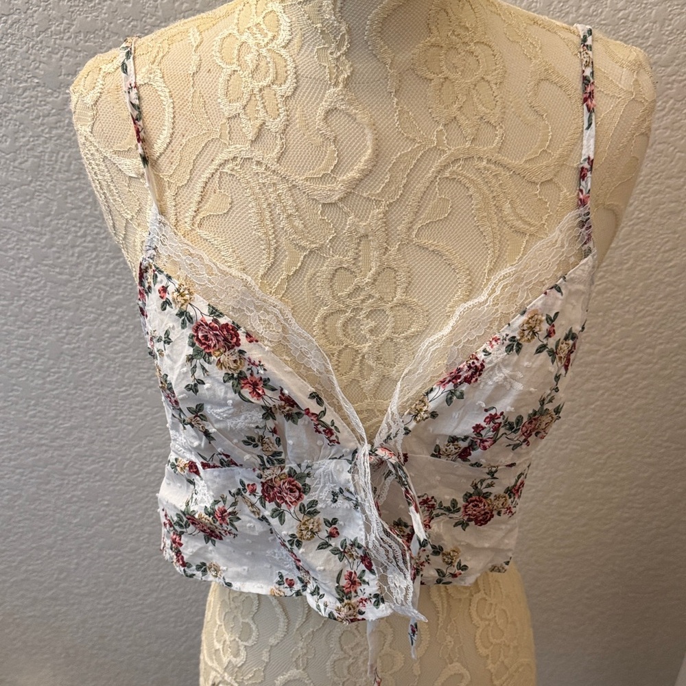 Floral Lace Trim Crop Top